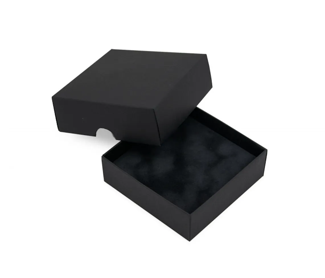 Melnas rotu iepakojuma kastītes + melns samta ieliktnis