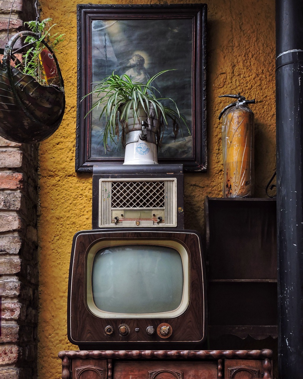 Meklējam visa veida antīkas mēbeles