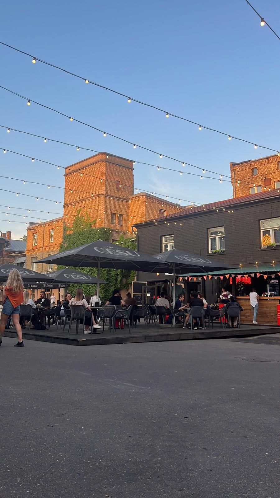 Kafejnīca Rīgas centrā radošajā kvartālā