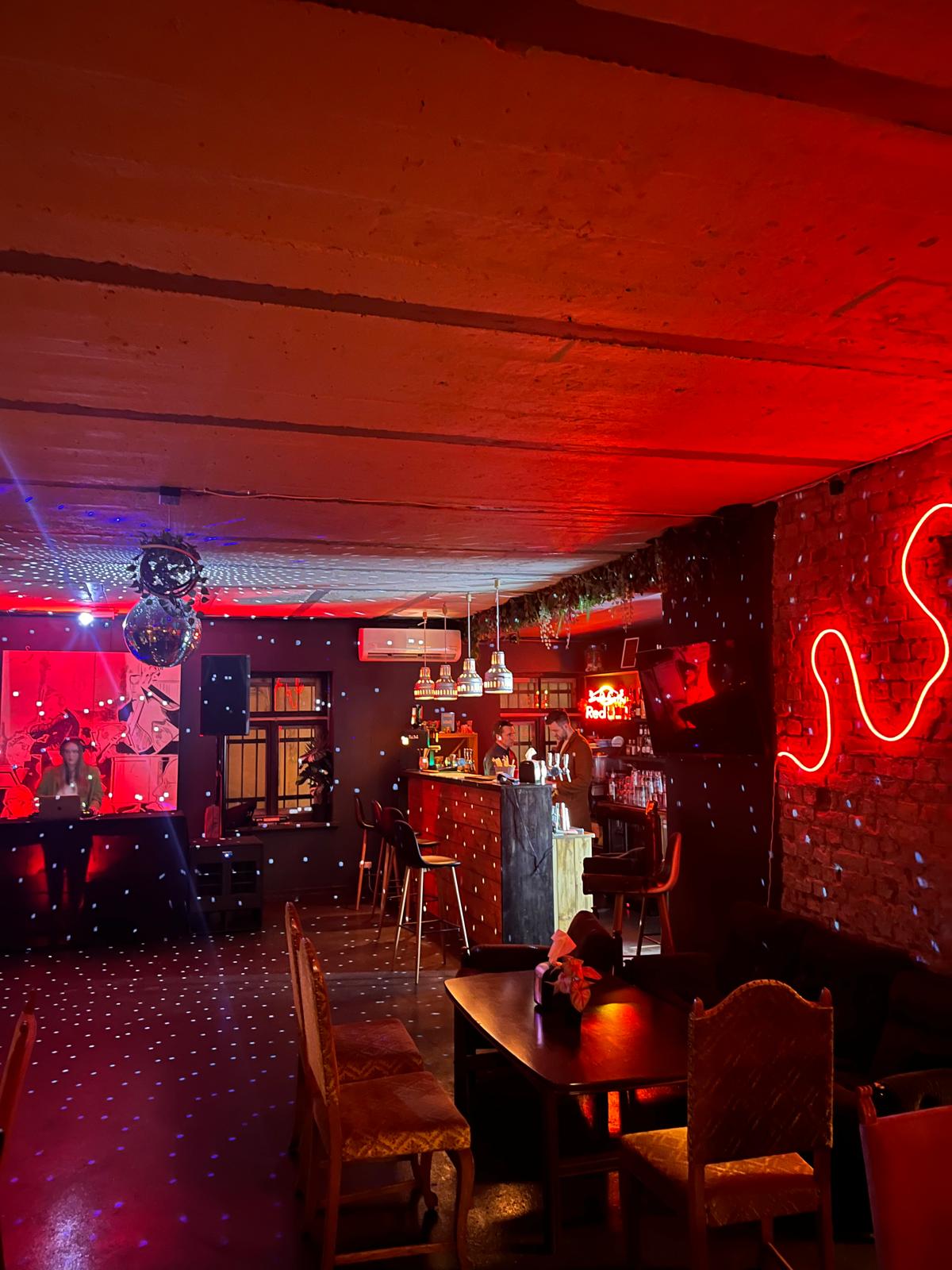 Kafejnīca Rīgas centrā radošajā kvartālā