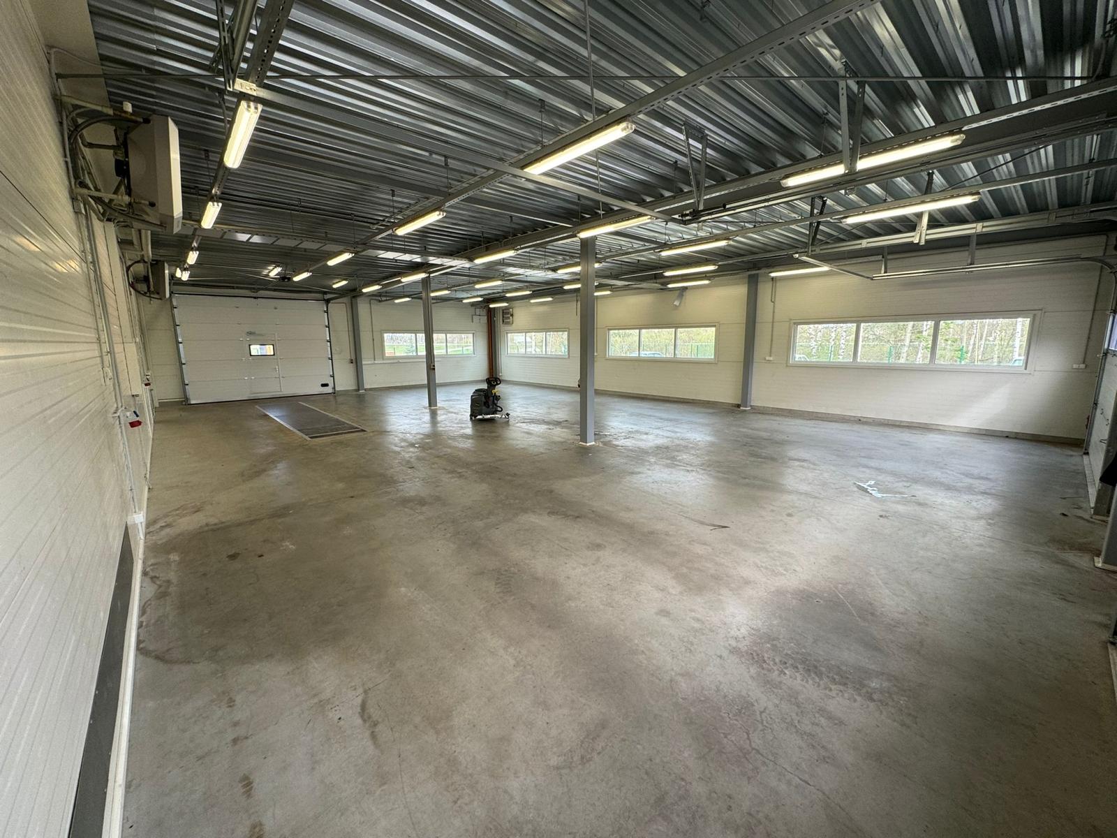 Jaunas modernas komerc telpas biroju , ražošanas kompleksu Ādaži , Emsiņi,