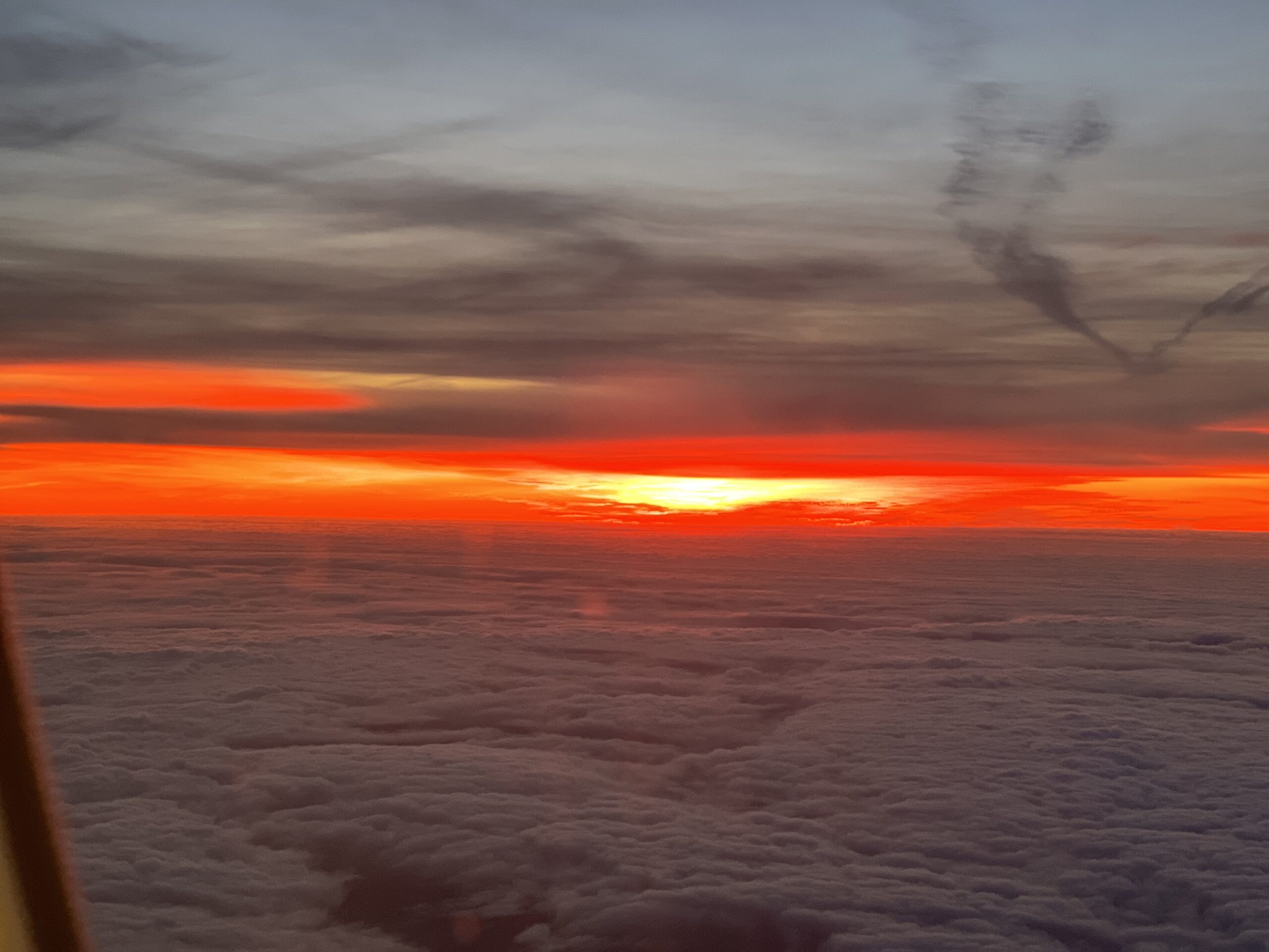 Pārdod MI (Mākslīgā intelekta) satura ierakstu studiju ar klientu datu bāzi.