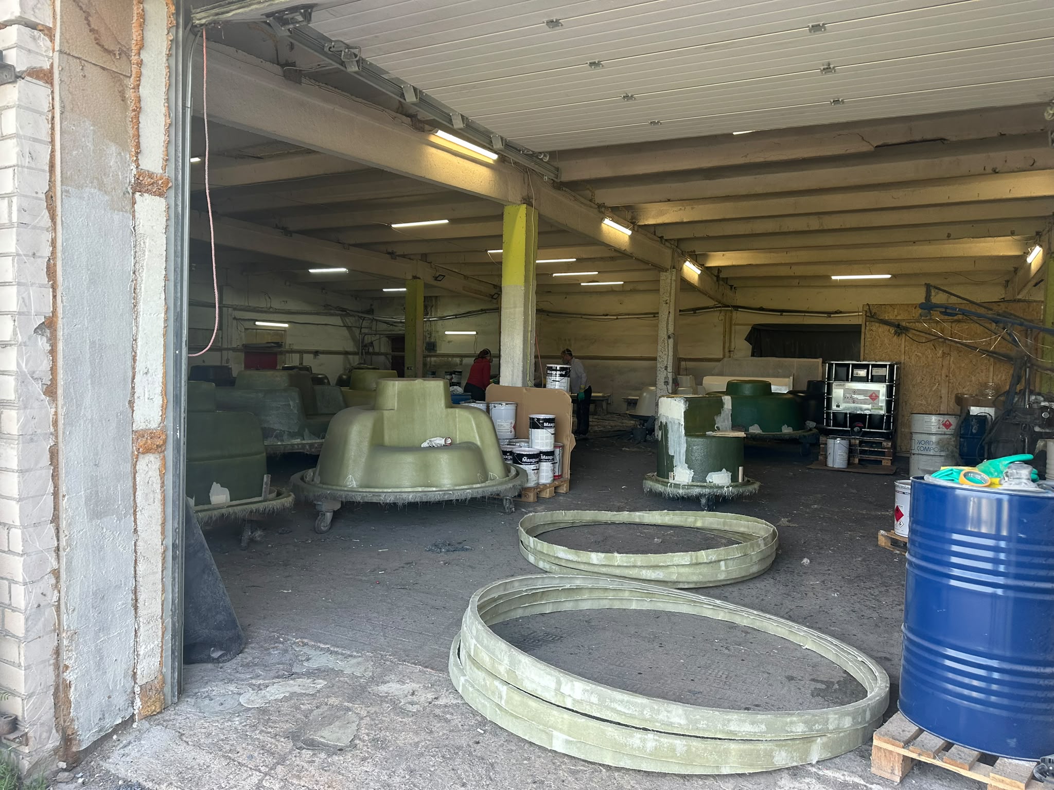 PĀRDOŠANĀ IENĀKUMUS NESOŠS INDUSTRIĀLAIS KOMPLEKSS PIE SALDUS