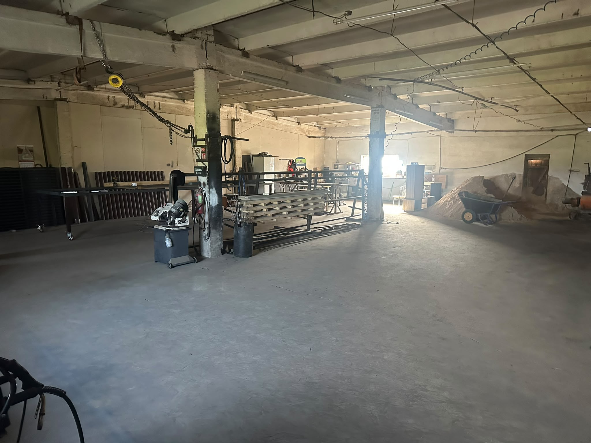 PĀRDOŠANĀ IENĀKUMUS NESOŠS INDUSTRIĀLAIS KOMPLEKSS PIE SALDUS