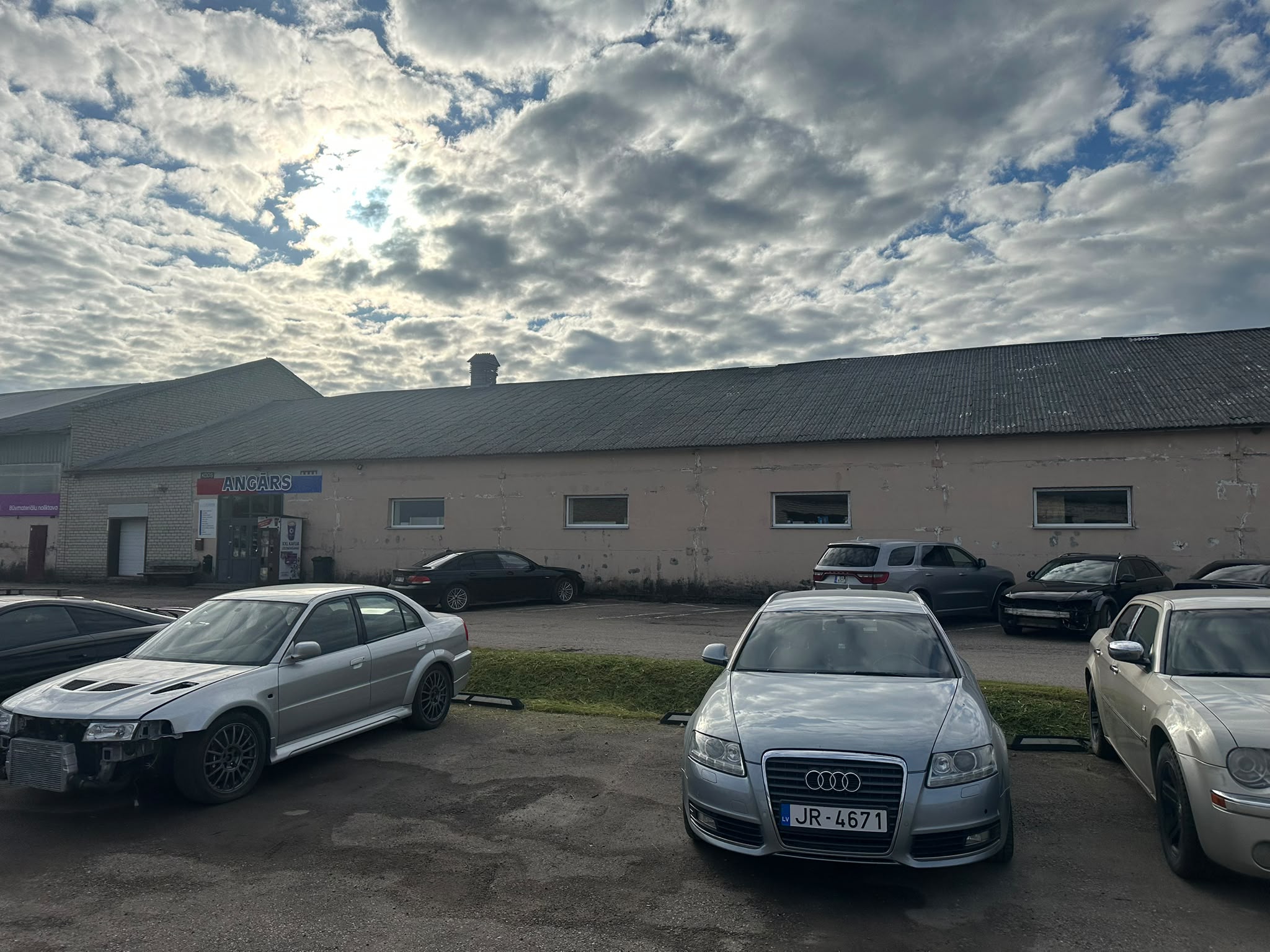 PĀRDOŠANĀ IENĀKUMUS NESOŠS INDUSTRIĀLAIS KOMPLEKSS PIE SALDUS