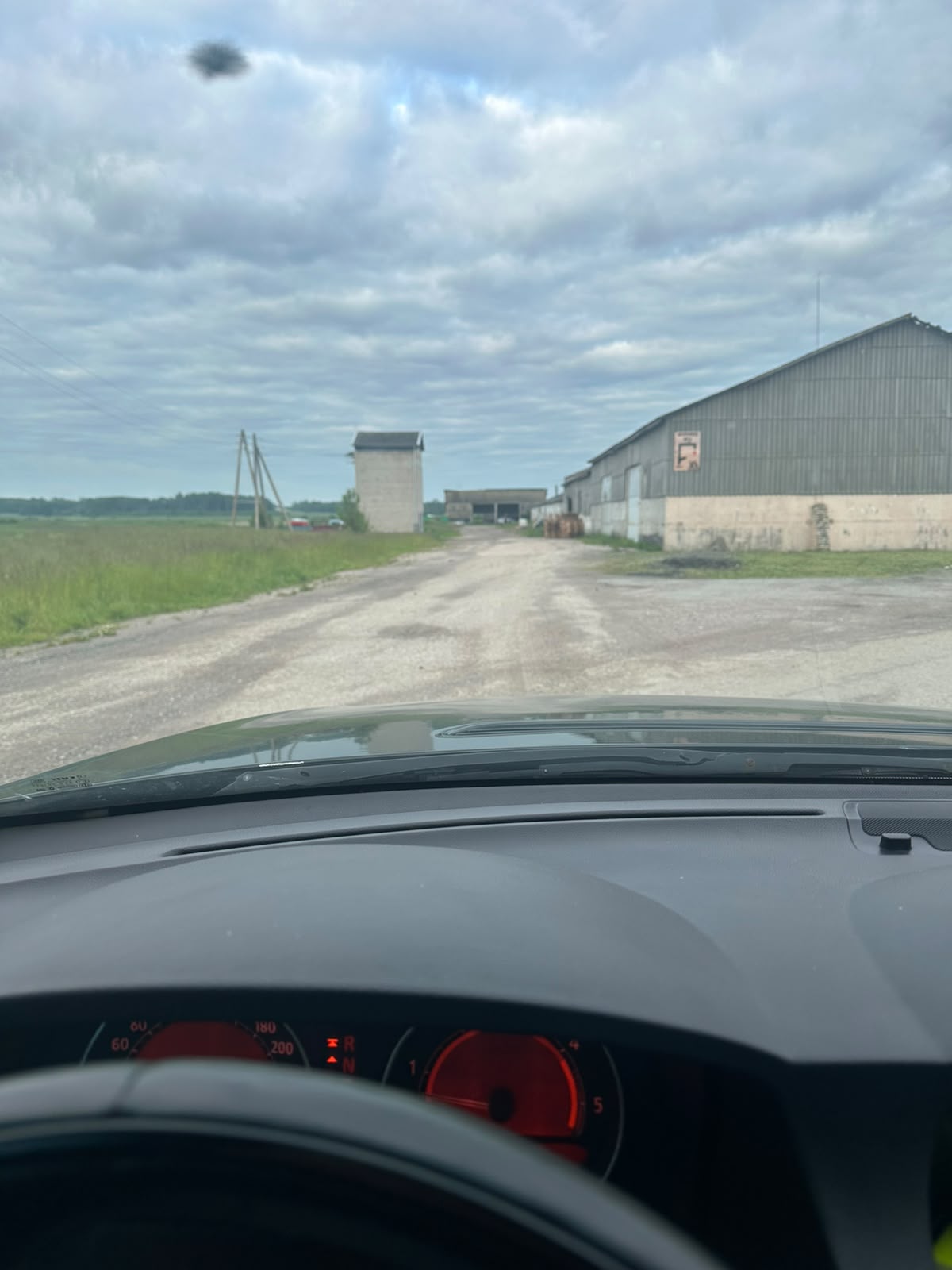 PĀRDOŠANĀ IENĀKUMUS NESOŠS INDUSTRIĀLAIS KOMPLEKSS PIE SALDUS