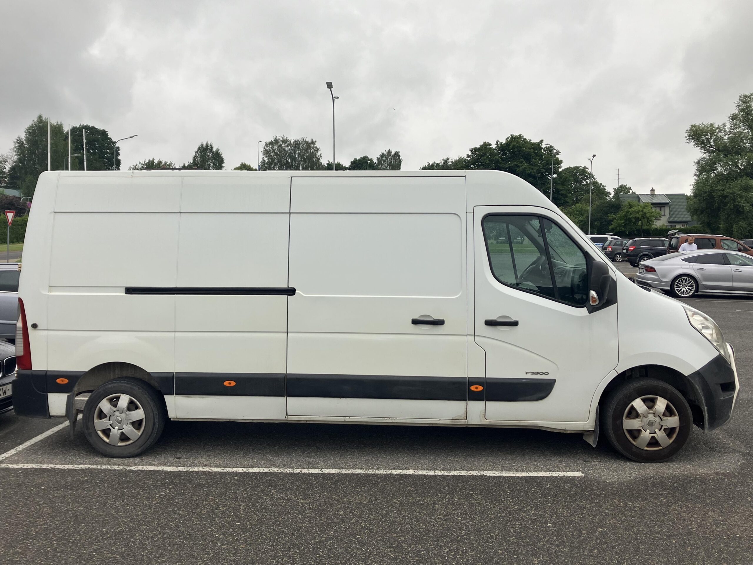 Pārdodu SIA: Kravu Pārvadājumi/ Pārvākšanās serviss (ar busu, mājaslapu utt. )
