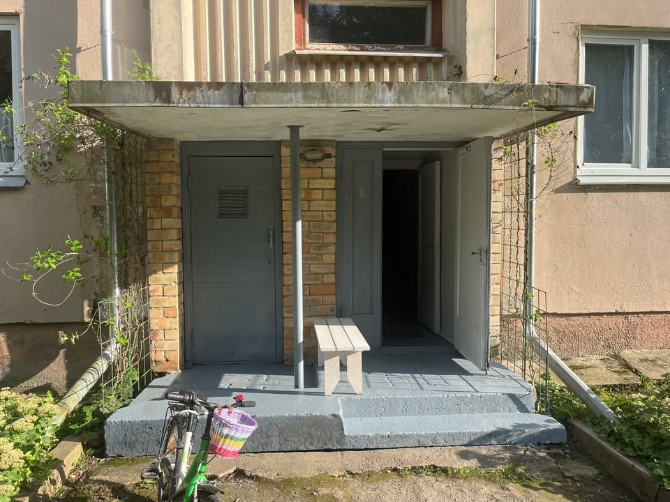 Pārdod renovētu 3 istabu dzīvokli Lestenē, Tukuma novadā