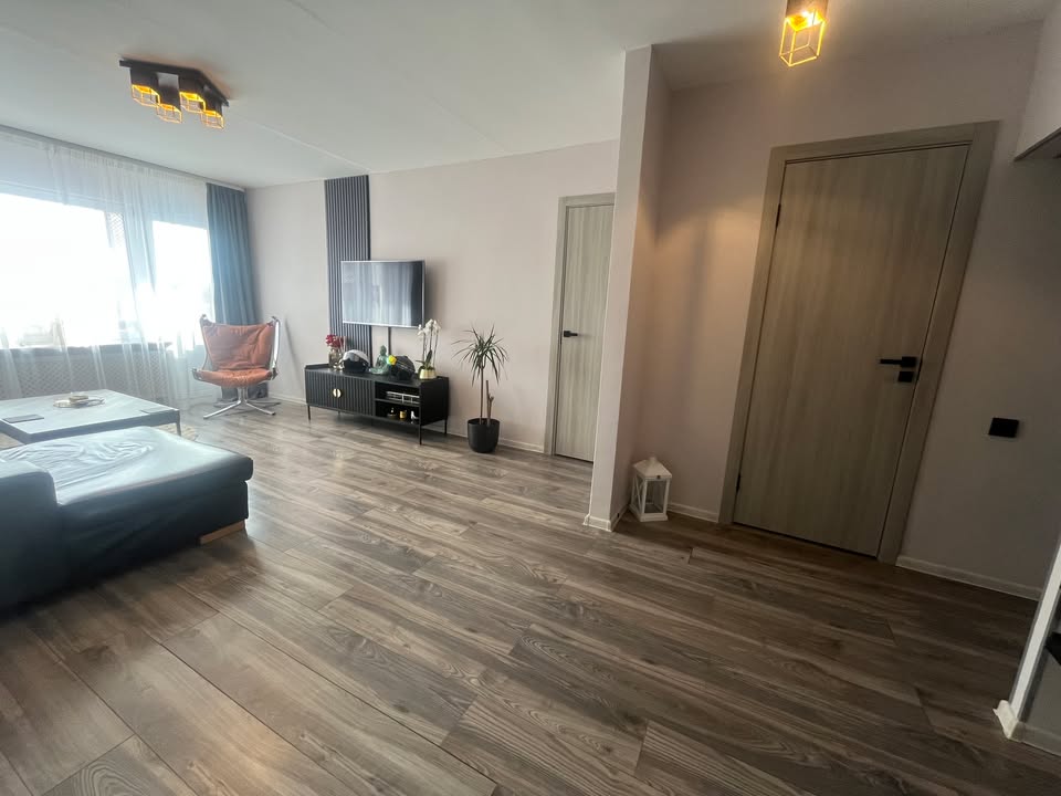 Pārdod renovētu 3 istabu dzīvokli Lestenē, Tukuma novadā